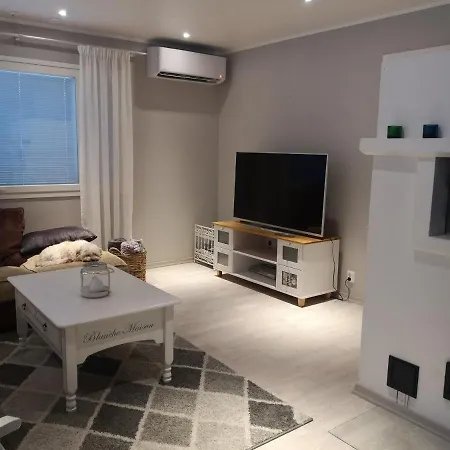 Cosy, Homely House With A Large Courtyard