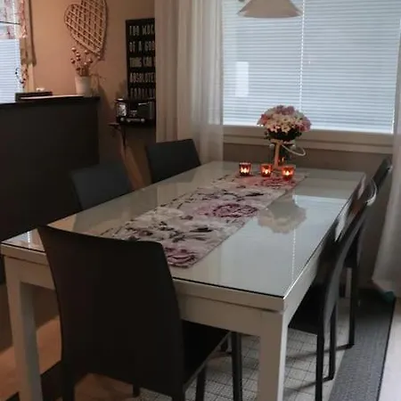 Villa Cosy, Homely House With A Large Courtyard Saarenkylä