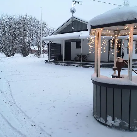 Cosy, Homely House With A Large Courtyard *