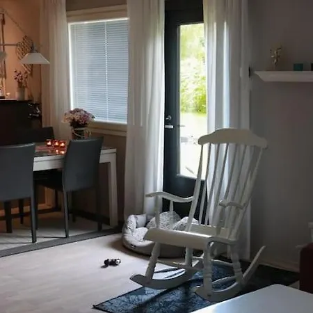 Villa Cosy, Homely House With A Large Courtyard Saarenkylä